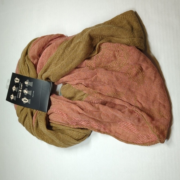 D&Y Figure 8 Scarf - Picture 3 of 4